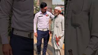Traffic Police in full action Traffic Police Lahore action video traffic Police kindness video
