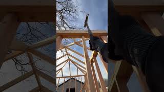 Normal hammers can’t do this 🤷🏻‍♂️ #tools #framing #carpentry #hammer