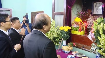 Thủ tướng dâng hương Chủ tịch Hồ Chí Minh và một số lãnh đạo tiền bối của Đảng