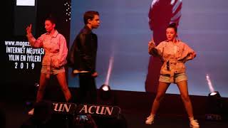 Alper Erözer Sahnede Canlı Performans