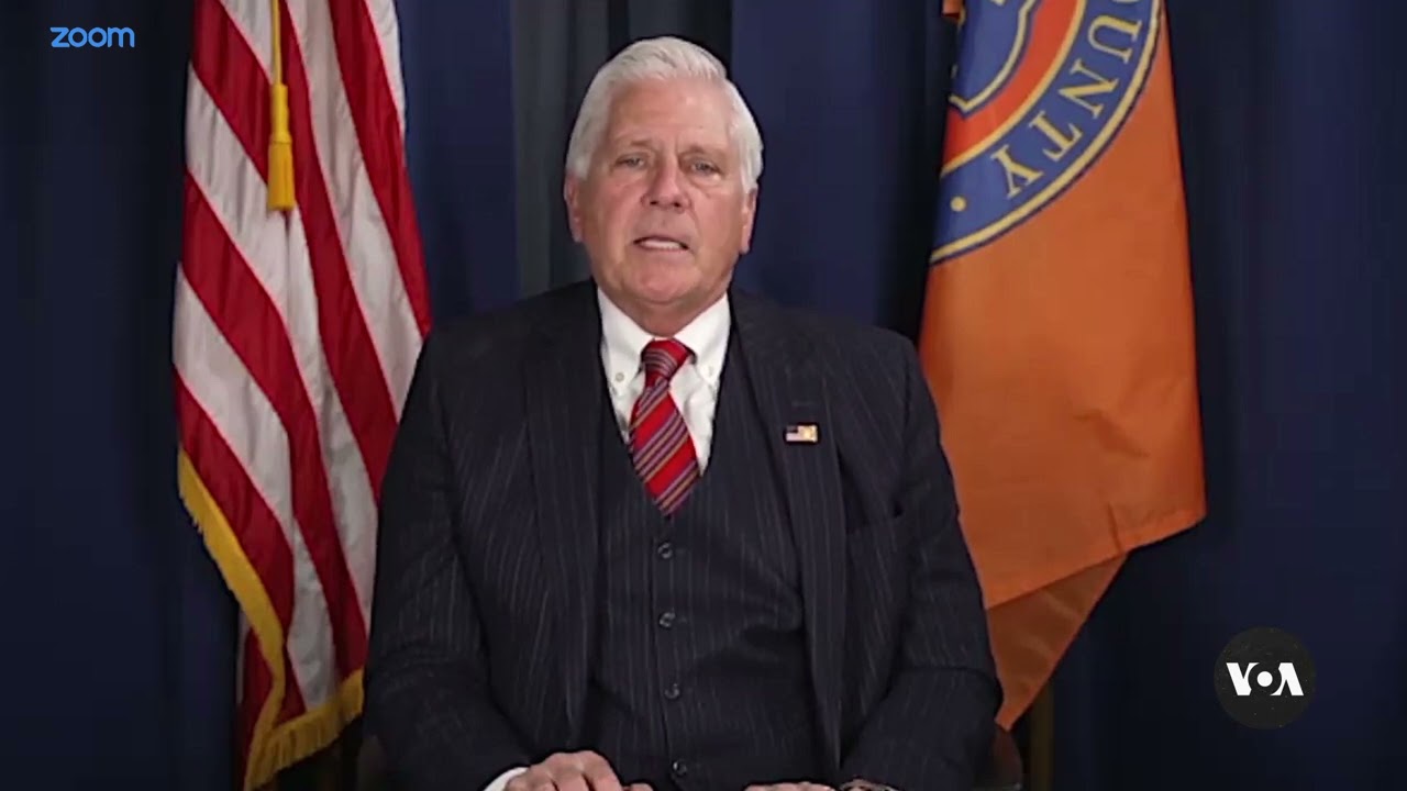 Debate heats up in New York over demands to ban face masks | VOA News