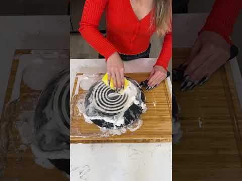 Woman Clean The Pan Easily With Sprite Shorts