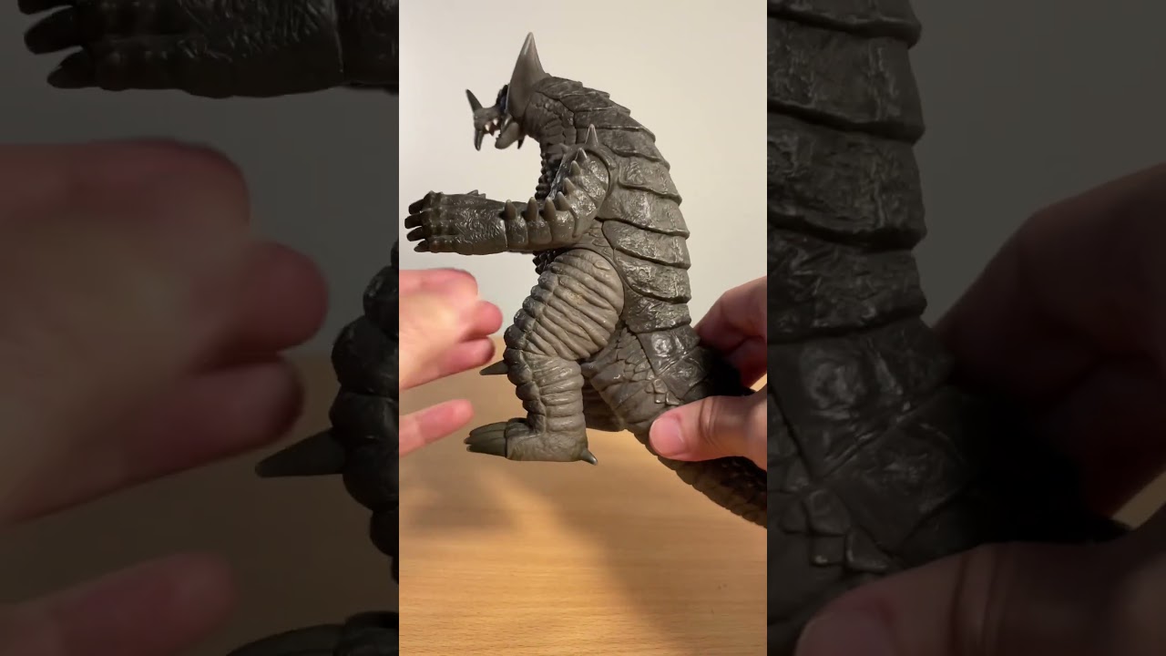 ULTRAMAN KAIJU - BANDAI ULTRA MONSTER SERIES - MECHA GOMORA 