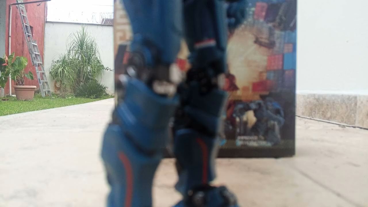 Prueba de caminata de gipsy danger para hacer la película pacific rim en stop motion