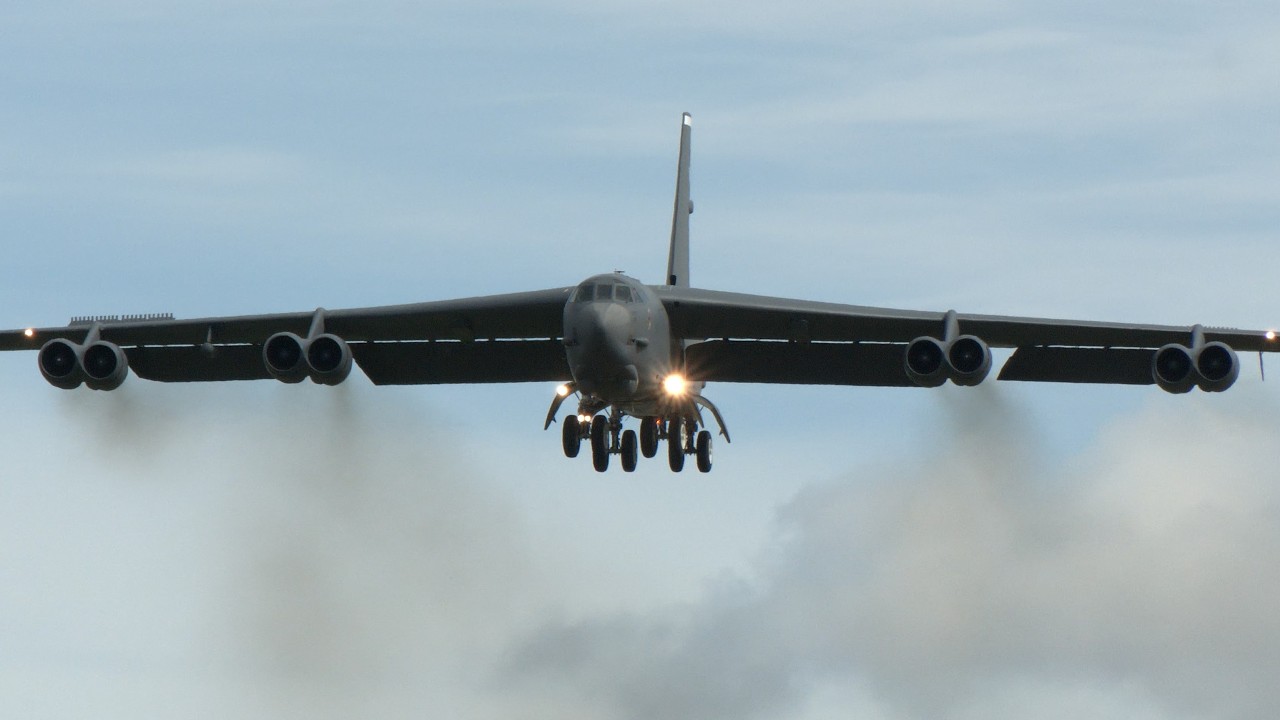 B-52 bombers deploy to England 🇺🇸 🇬🇧