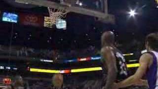 Steve Nash with the amazing no-look pass to Grant Hill!