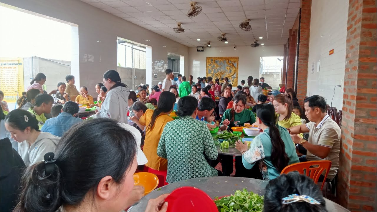 Quá đông bà con về Mẹ Mẫu Tiền Giang chiều  thứ bảy mùng 1.7