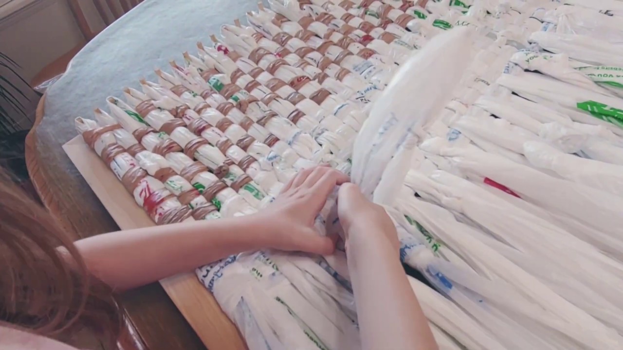 Weaving a Sleeping Mat from Plastic Bags YouTube