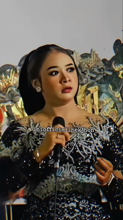 Niken is jealous of the regent dancing with another singer #nikensalindry #nikenterbaru #bupatituban