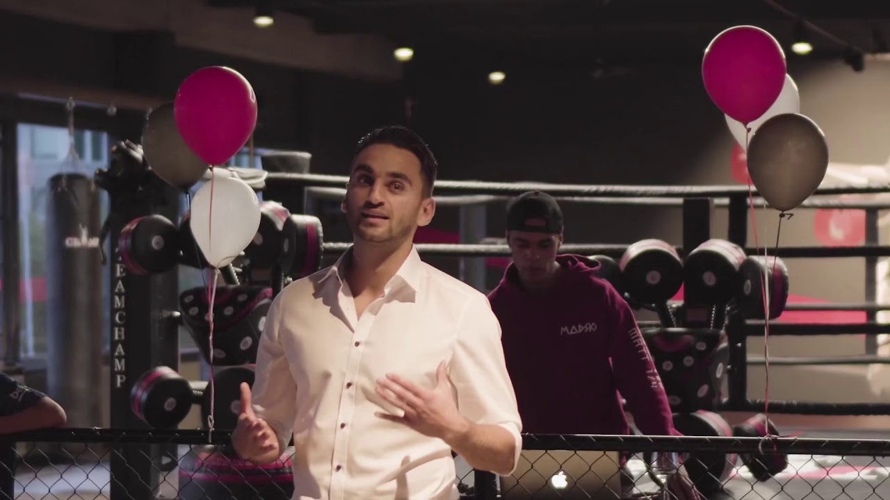 Videostill van de opening van Team Champ in 2019