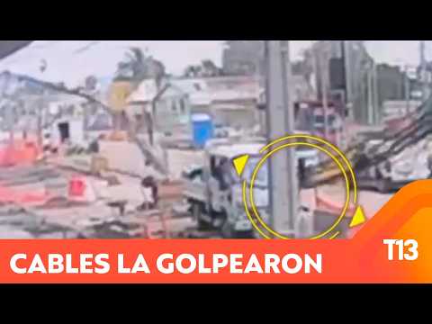 Caminaba por la calle y la aplastó el cableado