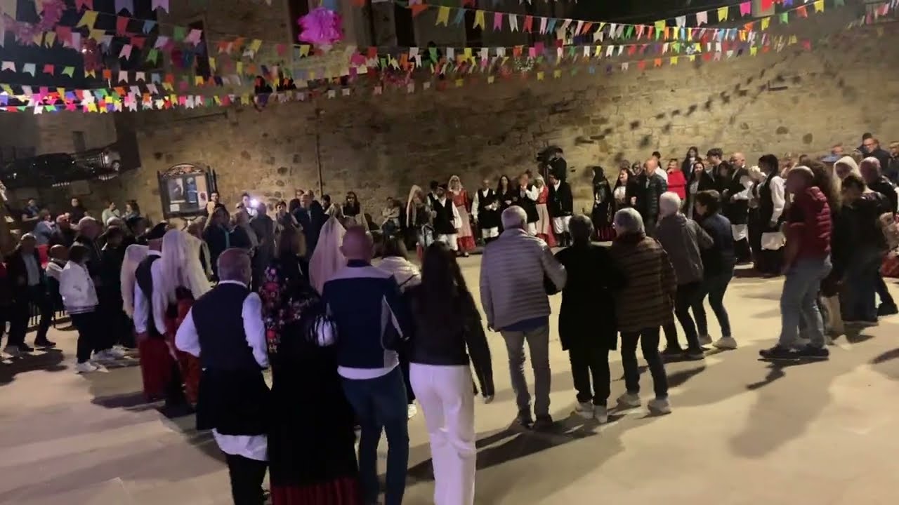 A ballare, ballo unitario spettacolare  finale , campidanese ,Collinas 19 10 025