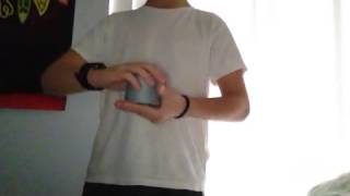 How to make a slinky go down your hands