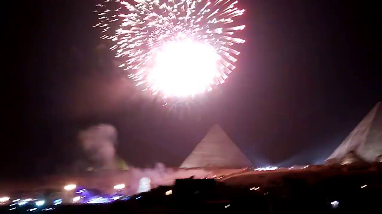 NEW YEARS OVER THE PYRAMIDS [[ CAIRO 2017 00:01 ]] - YouTube