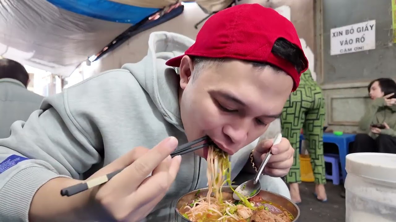 Bún riêu quận 1 ngon rẻ bán gần 30 năm