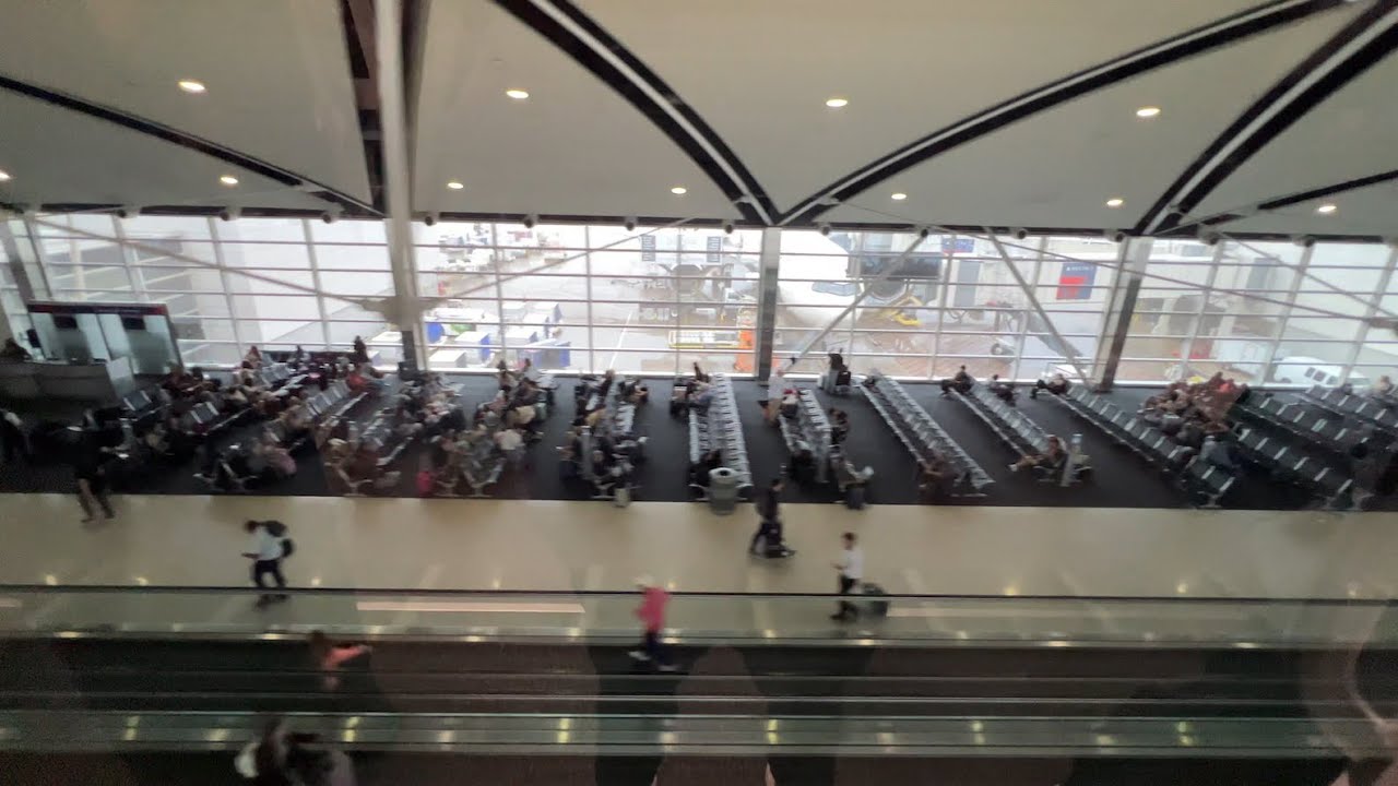 Romulus, Michigan - DTW ExpressTram - Terminal Station to North Station