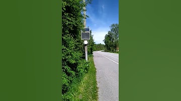 Nopeusnäytön äärellä.