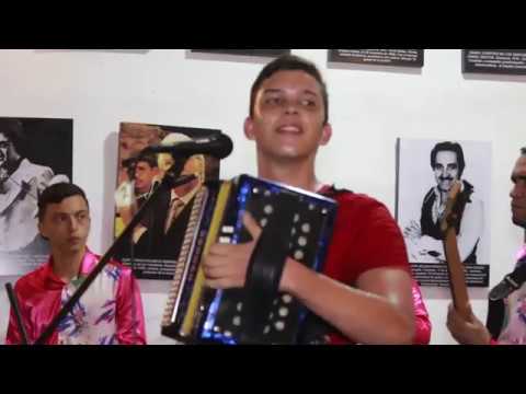 Watch DYONNEL VELÁSQUEZ: Las miradas de Magali - El pelo. on YouTube