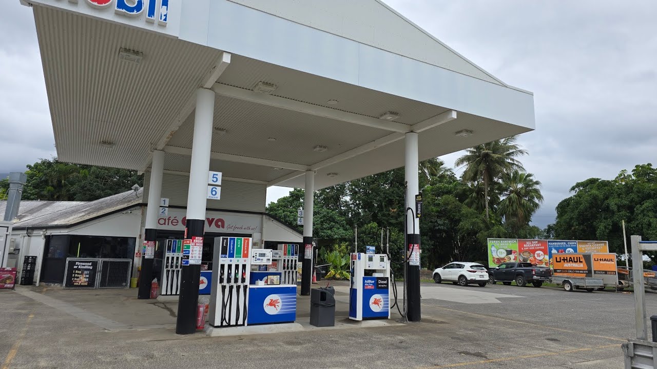 CAIRNS.  MIRIWINNI. Josephine Falls. Bramston Beach.  Eubanangee Swamp.