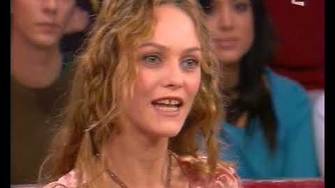 VANESSA PARADIS ET ALYSSON PARADIS VIVEMENT DIMANCHE 09 01 2005