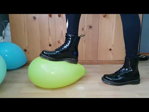 Crush Ballons under my shiny black dr Martens #SOFIAARMAZZI