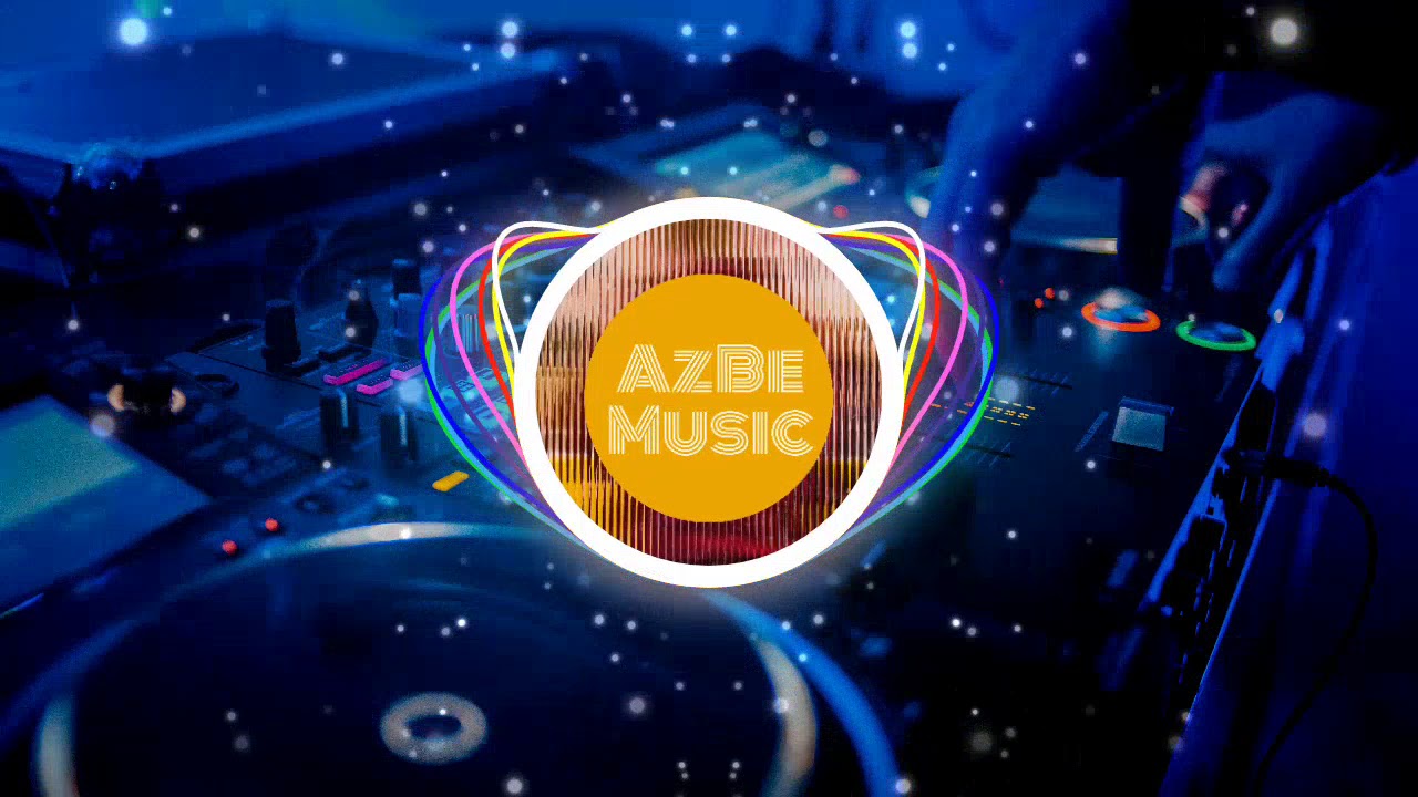 Клубняк 2021 2022. Люся чеботина солнце монако. Красивая девушка в наушниках. Наушники для девушек. Танцевальная музыка 2022.