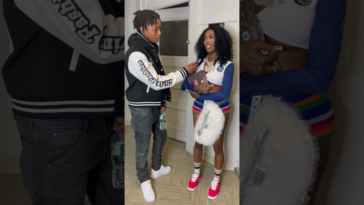 Азиатская кукла.. Говорит, что мы идём вместе 🫣