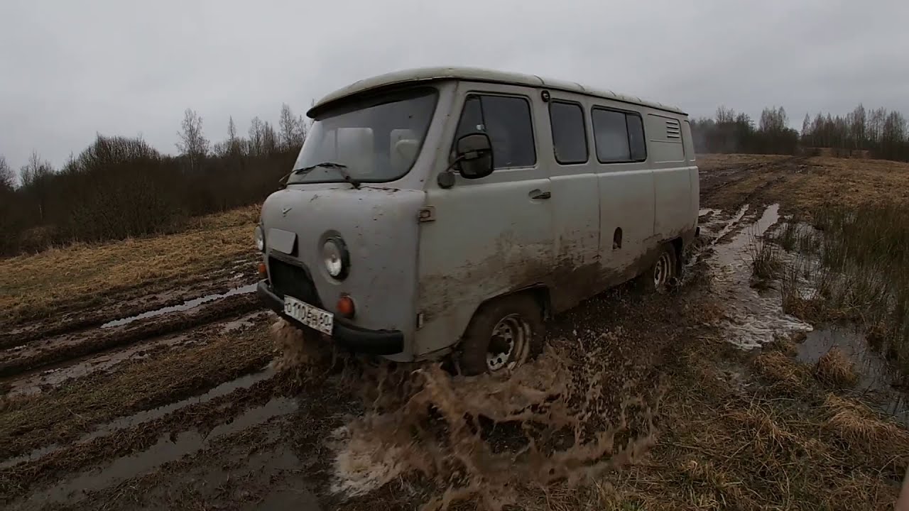 Нива vs Уаз буханка в поле - YouTube