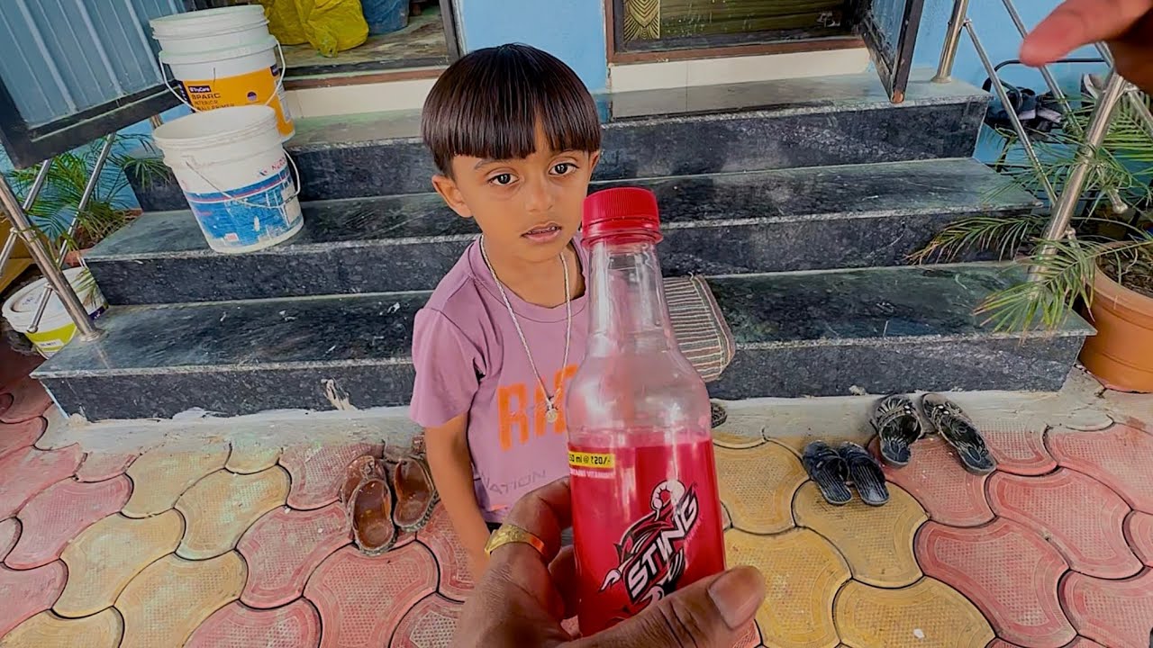 माऊली sting प्यायला खूप घाबरला 🫢