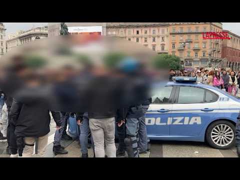 Video Scontri a Milano, in piazza Duomo agenti in assetto antisommossa per controlli rafforzati