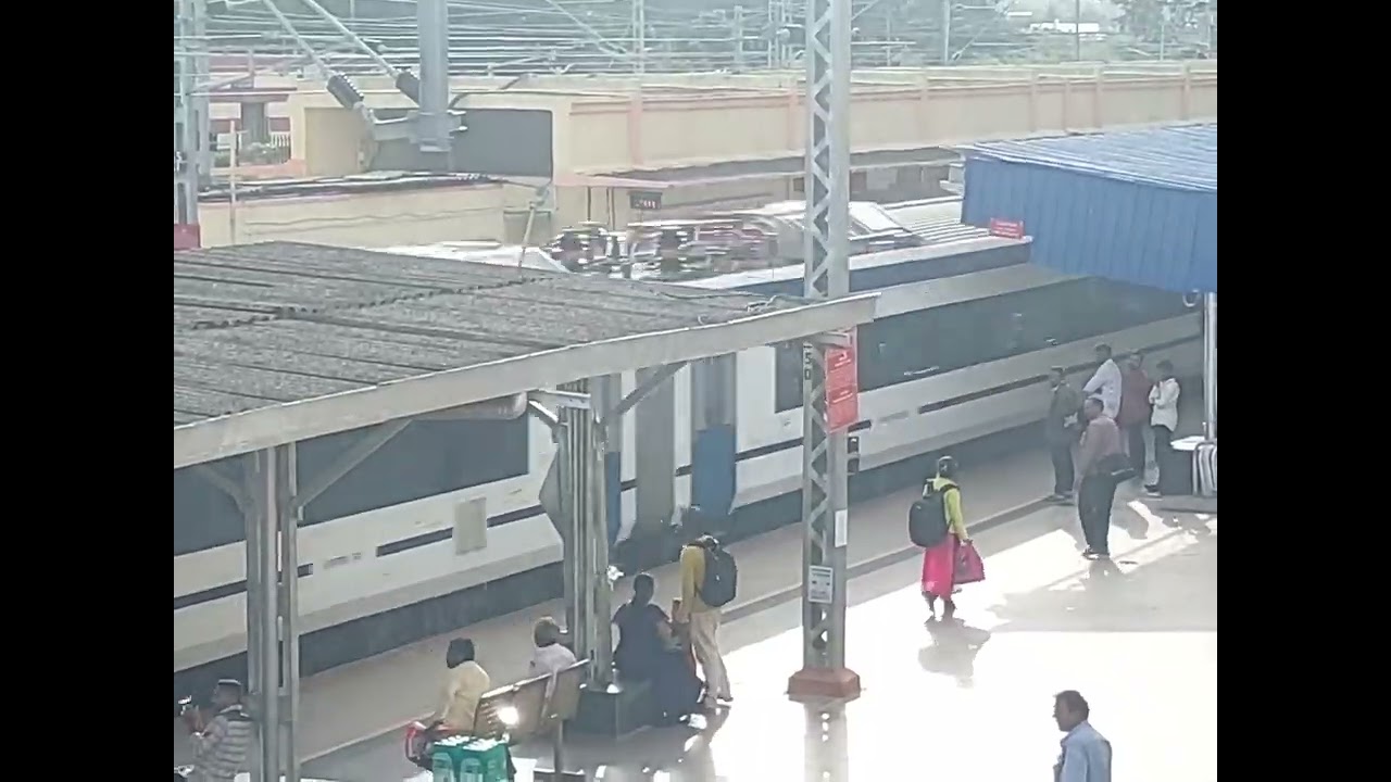 Hubballi vandebharat express skips Arsikere jn with top speed 