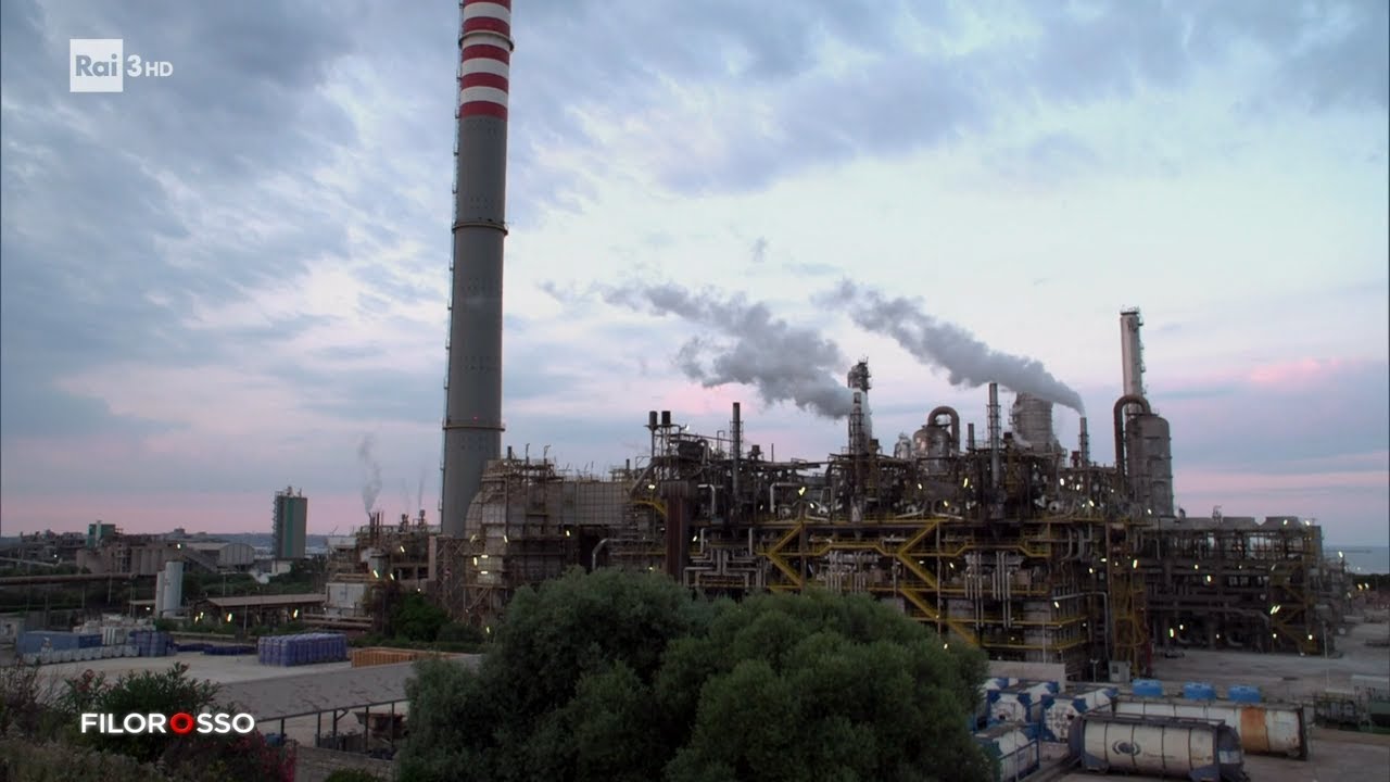 La raffineria Isab di Priolo, in Sicilia - Filorosso 05/07/2022