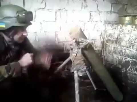 Обезьяна с гранатой