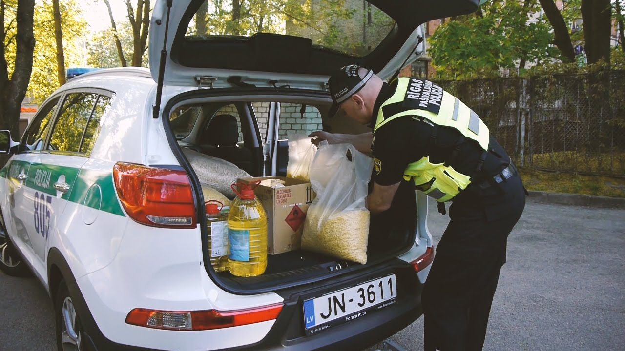 Pašvaldības policisti dodas labdarības braucienā uz Varakļāniem