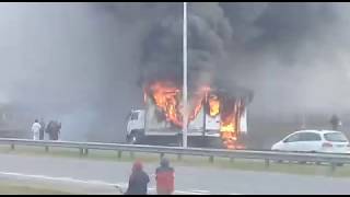 Incendio de un camión en el Acceso Oeste