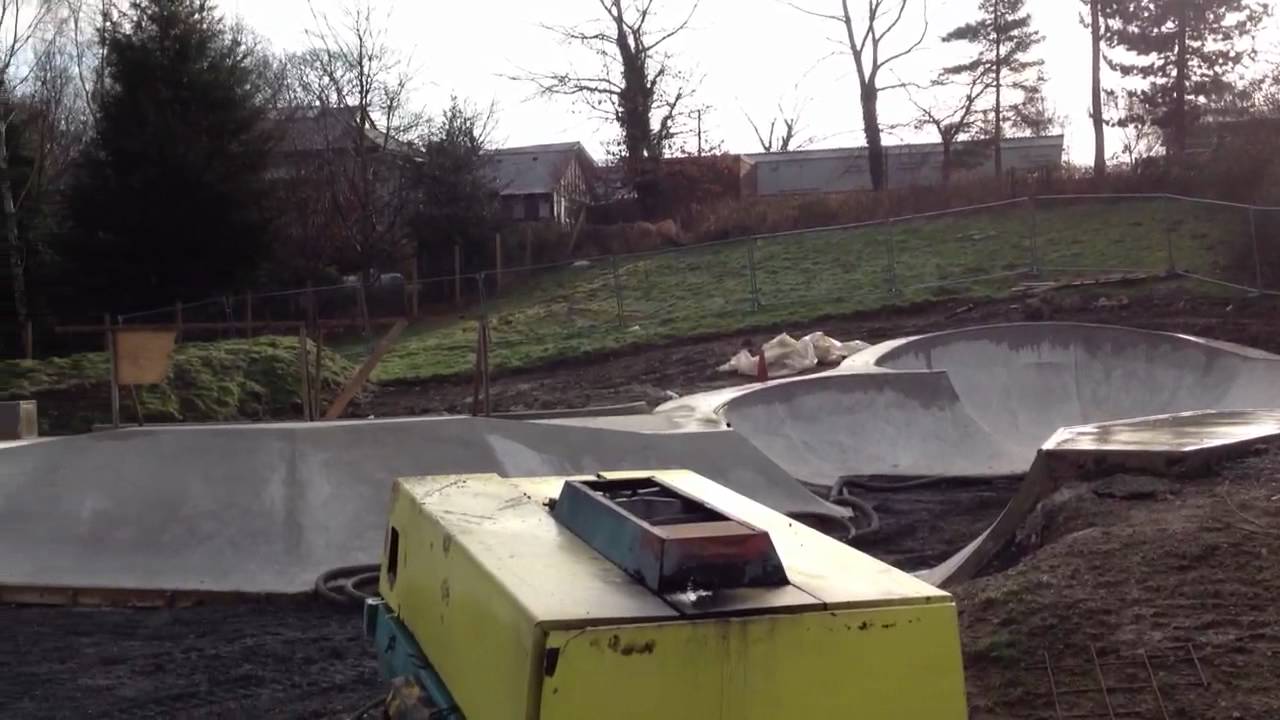 Newtown Skatepark Build Progress 15th Jan 2012 YouTube