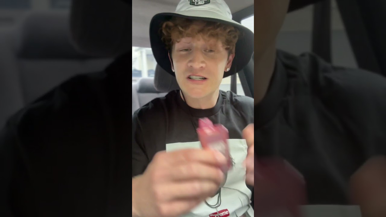 Trying STRAWBERRY SHAKE Disposable!