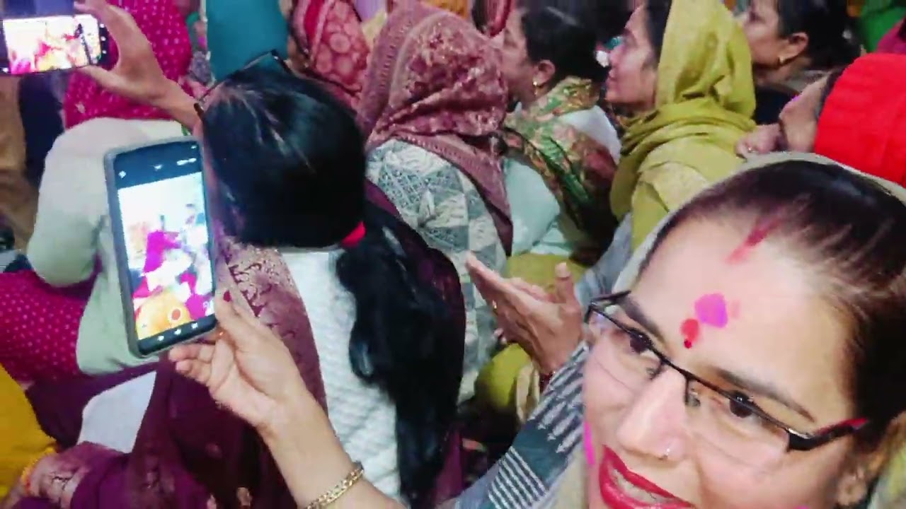 इस भजन पर सास बहू ने धूम मचा दी 🙏🏻😂😊🥰❤️#bhajan #Khatu Shyam#kirtankebhajan 😊😂🥰❤️🙏🏻