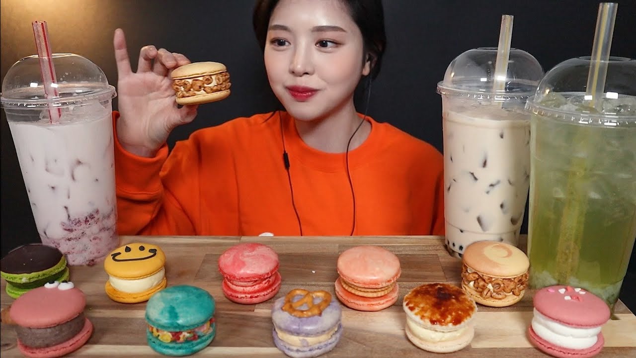 SUB)쫀득~한 마카롱에 흑당버블티 딸기라떼 청포도에이드 먹방 Various Kinds of Macarons and Drinks Mukbang Asmr