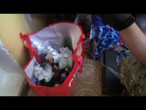 Оперативное видео в квартире волгоградского школьника, планировавшего взрыв
