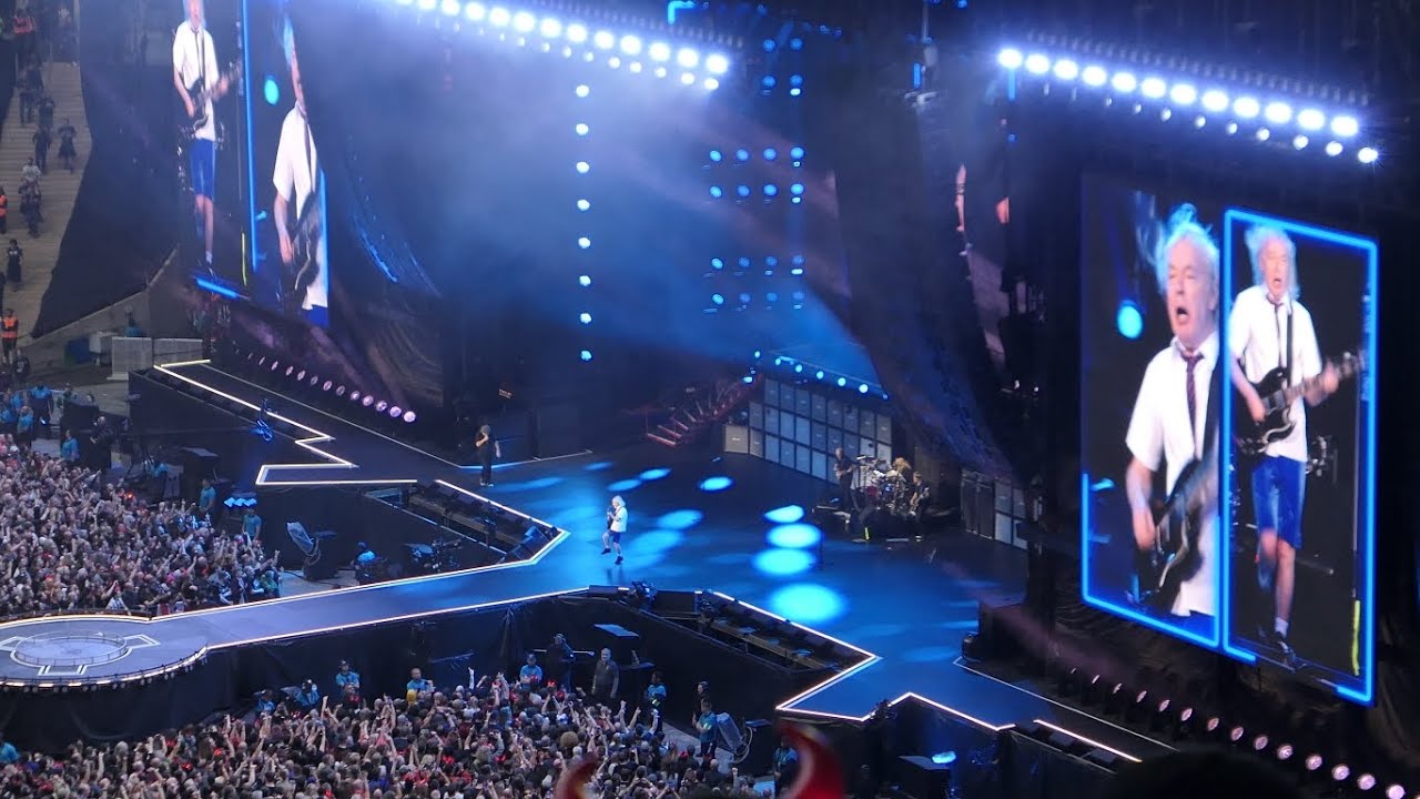 AC/DC - Hells Bells @ 2024 Power up tour Live in Wembley Stadium ...