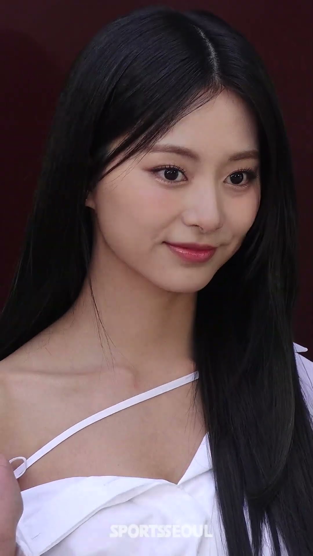 트와이스 쯔위, 눈부신 센터 비주얼