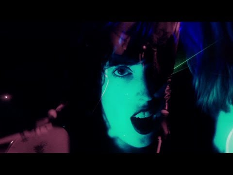 The Courtneys - "Lost Boys" (OFFICIAL MUSIC VIDEO)