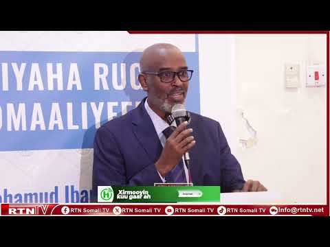 Wasiirka Ganacsiga Soomaaliya oo xilalka u kala wareejiyay Guddoomiyeyaasha Rugta Ganacsiga iyo