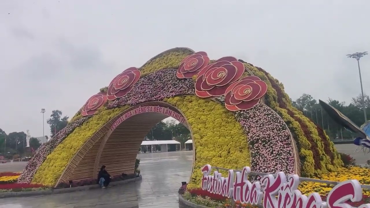 Quãng trường SaĐec ,  rực rỡ sắc màu trong những ngày đầu năm 2026..