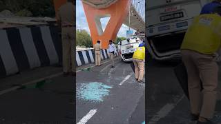 Today 27 Oct Santacruz Flyover Car Accident #CarAccident #accident #safedriving