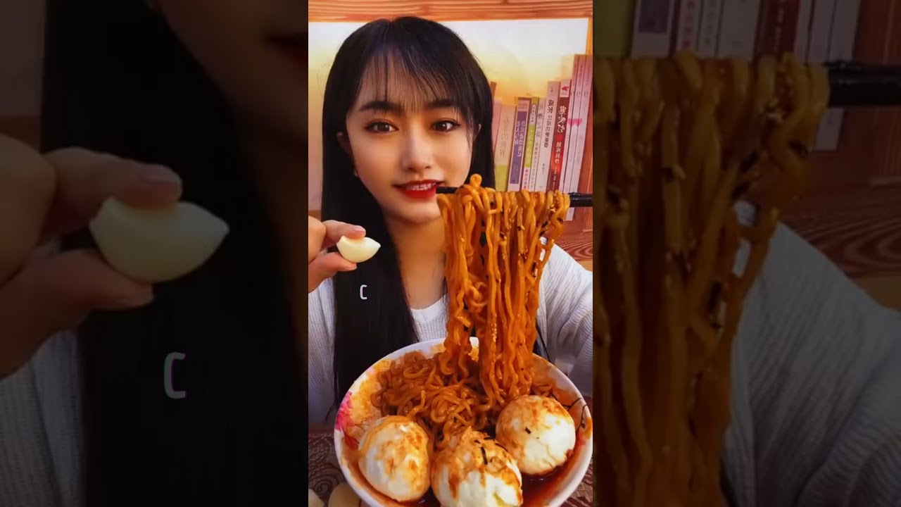 Como ela consegue comer tanto alho 😱 ASMR comida | Vídeo de comida chinesa #short