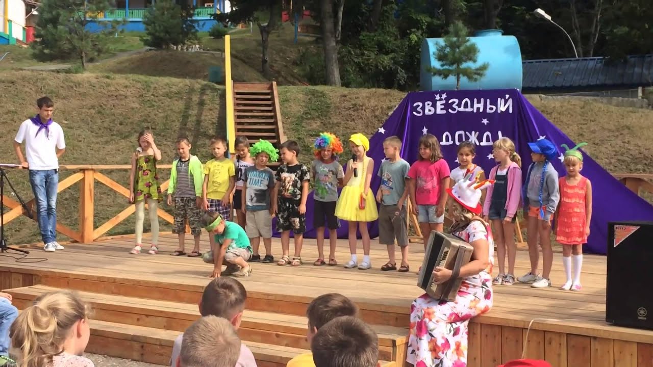 Песня про Кузнечика, коленками назад 4 смена 2014 год - YouTube