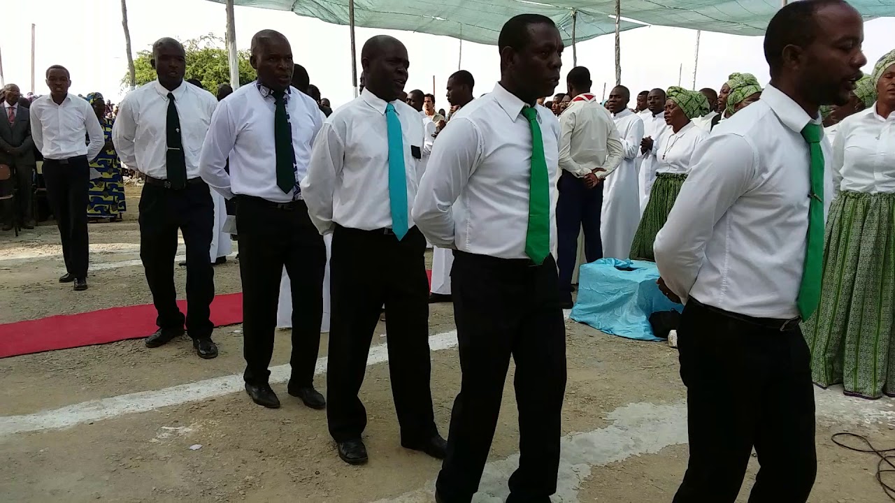 Deixa a tua terra e a tua família   Procissão 20170702 090235