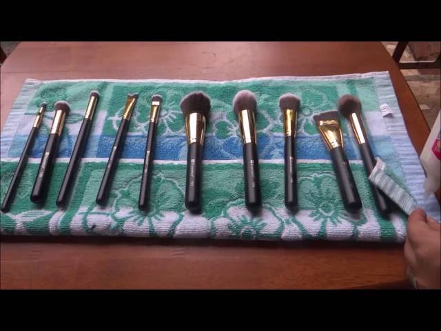 How-to: Makeup Brush Carrier by Crafty Gemini 